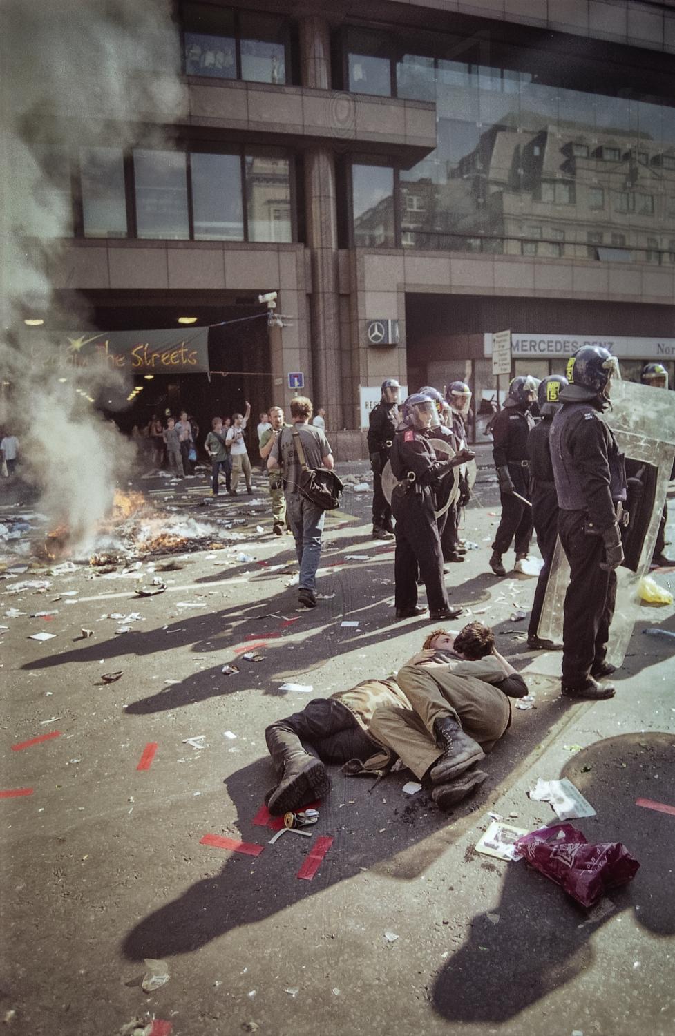 London Riot 11 Poster och Canvastavla