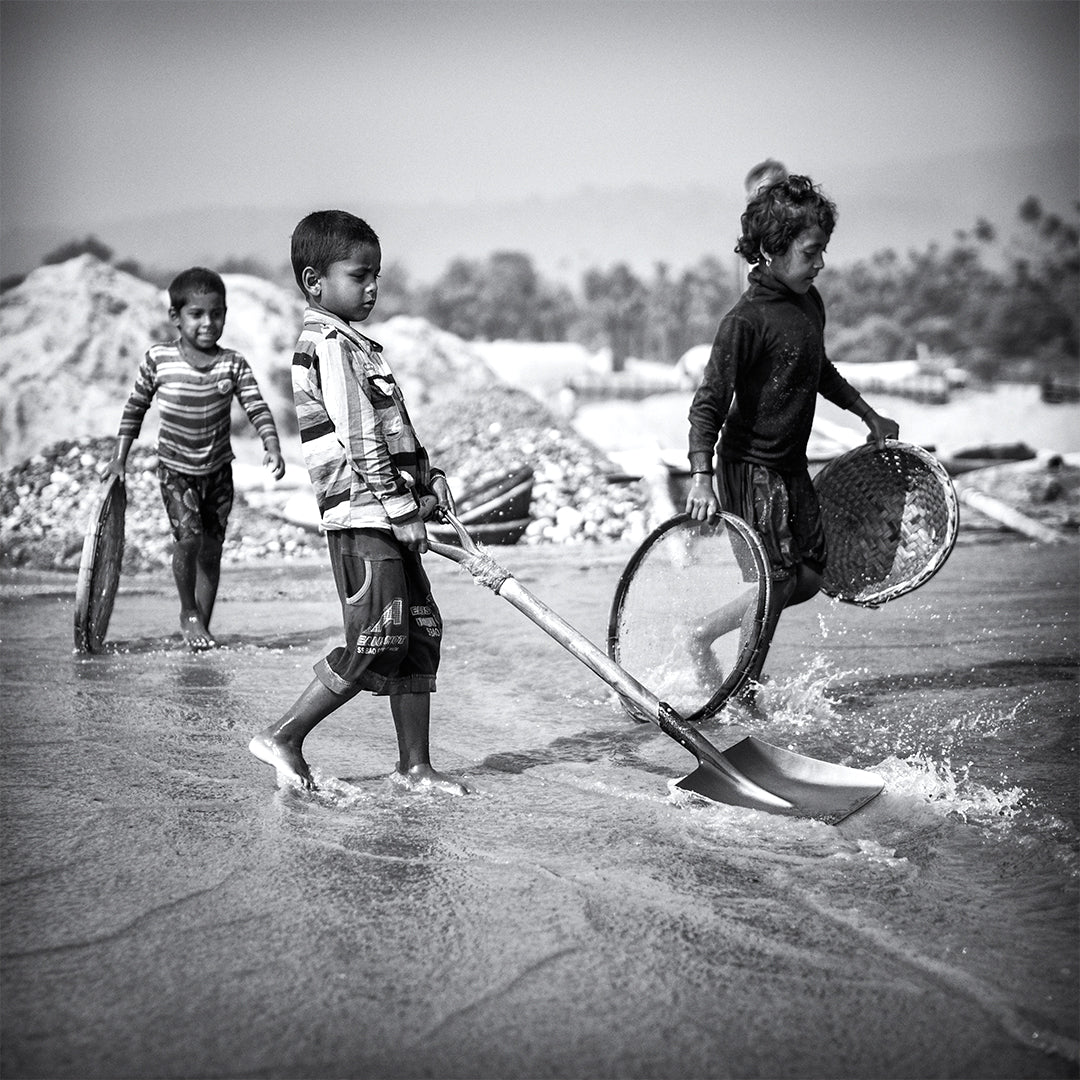 Child labor in the stone quarry III Poster och Canvastavla