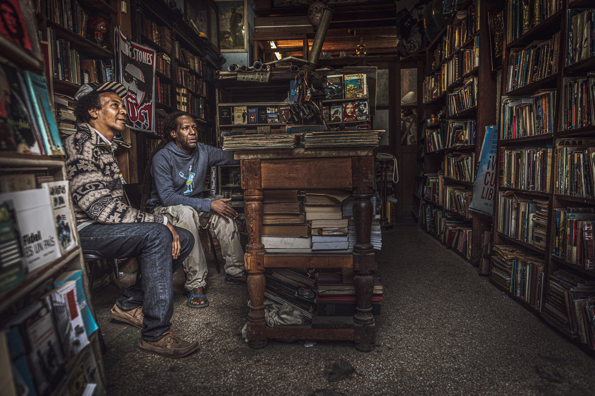 The bookshop of L'Avana Poster och Canvastavla