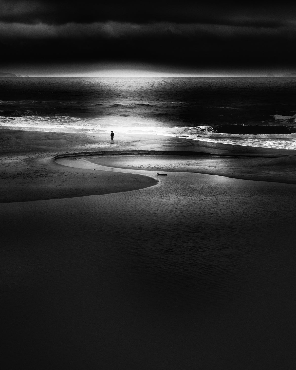 Alone at the seaside Poster och Canvastavla