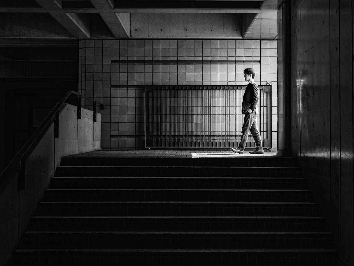 A man walking into the corridor Poster och Canvastavla
