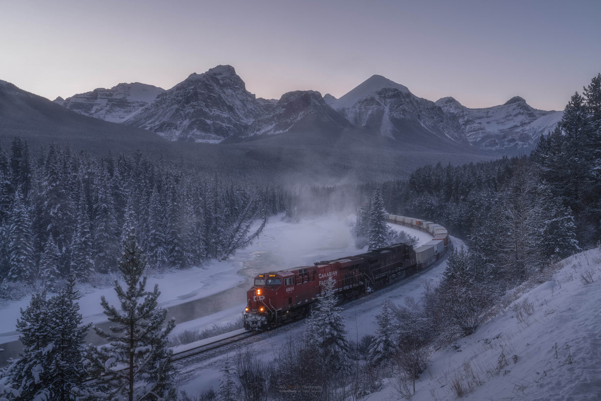 The Train in Snow. Poster och Canvastavla