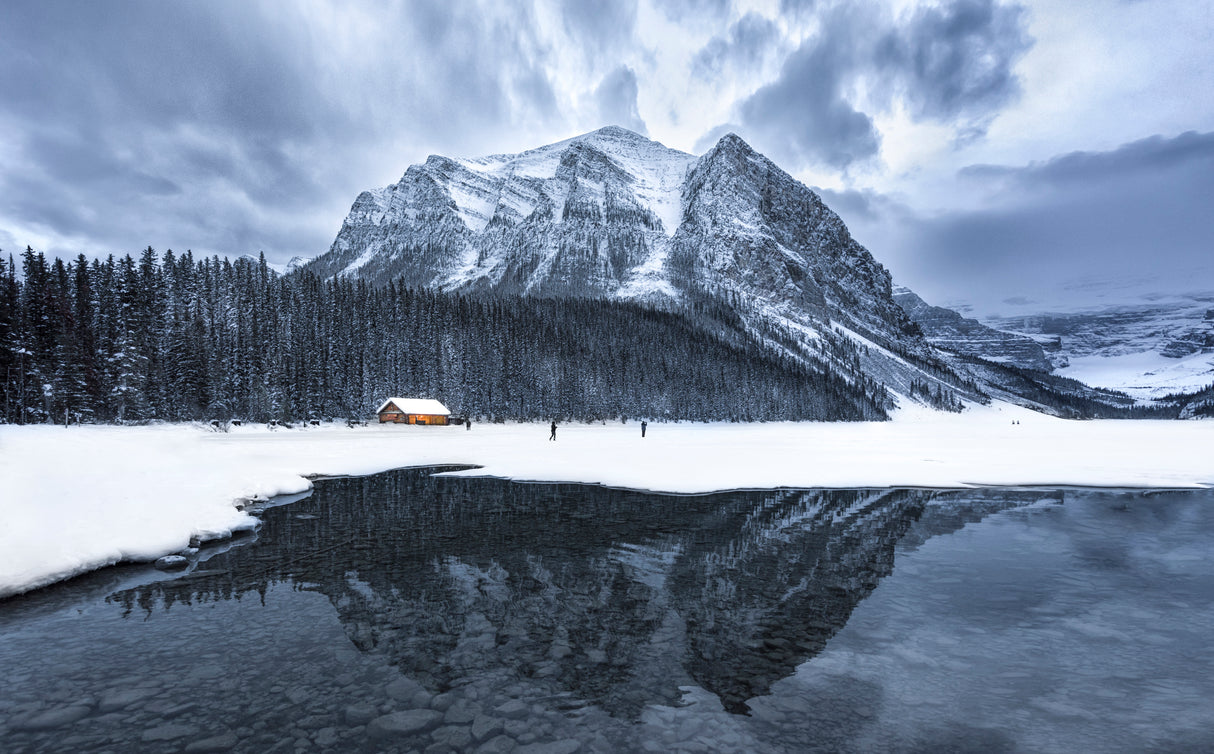 Winter scenery in Lake Louise Poster och Canvastavla