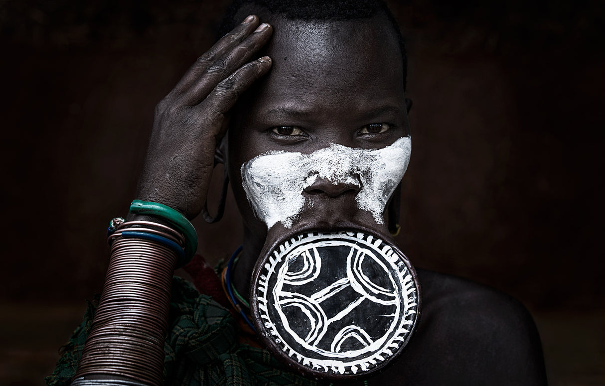Surma tribe woman. Poster och Canvastavla