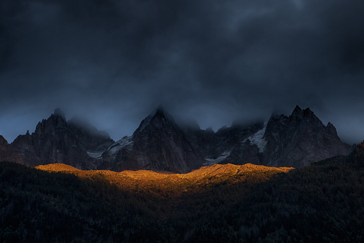 Gold spilled below the mountains Poster och Canvastavla