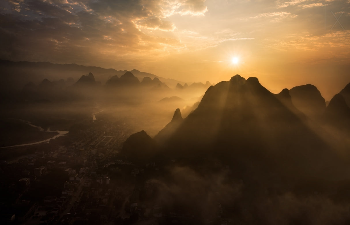 Misty Sunrise Poster och Canvastavla