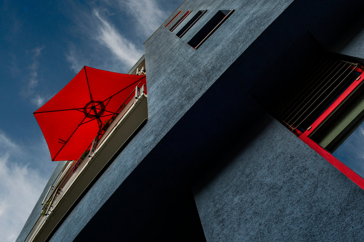 The Red Umbrella Poster och Canvastavla