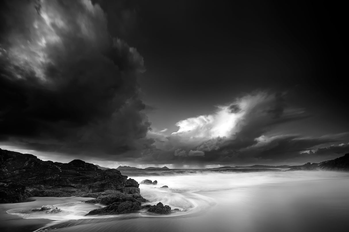 The storm is approaching. Poster och Canvastavla