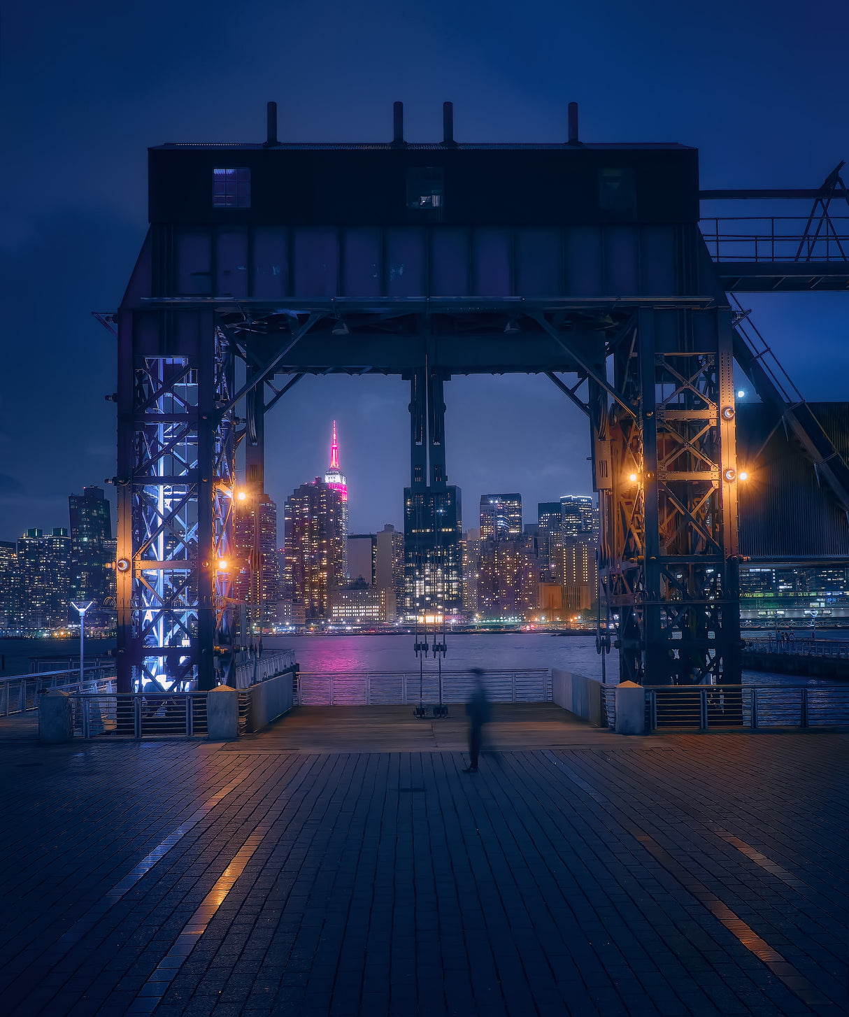 Walking through Dumbo at night Poster och Canvastavla
