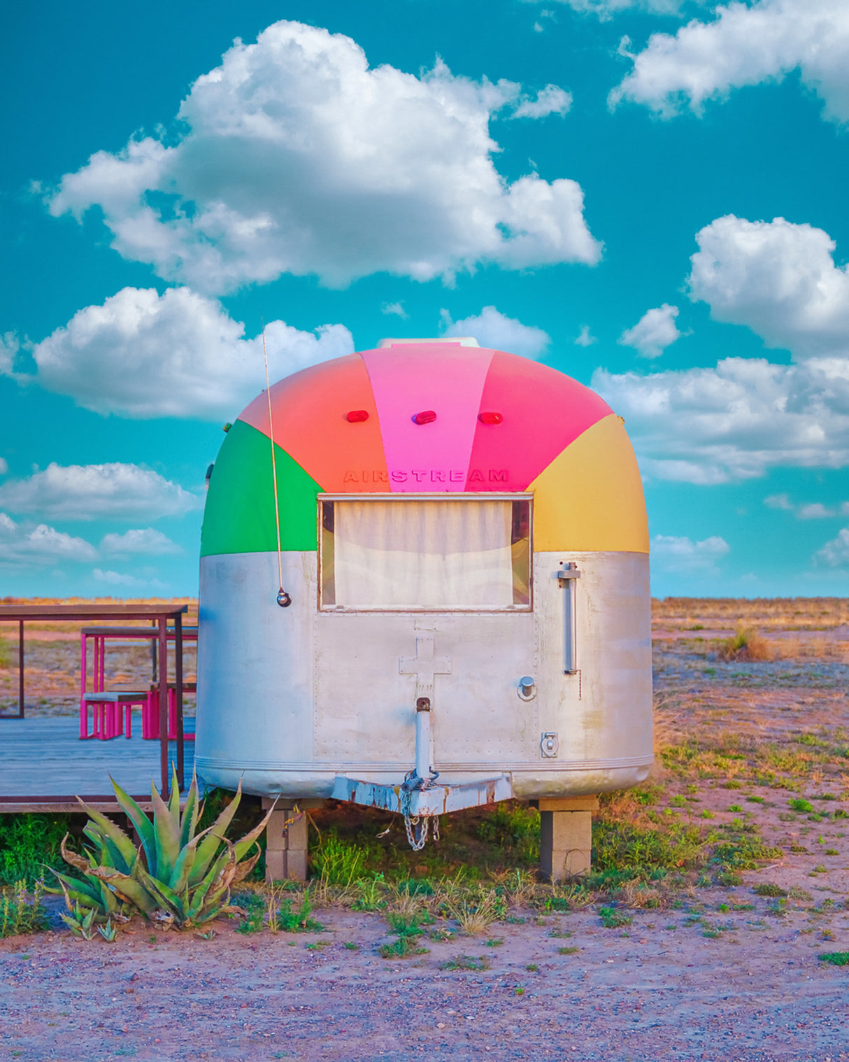 Vintage Camper Trailer With Rainbow Top Poster och Canvastavla