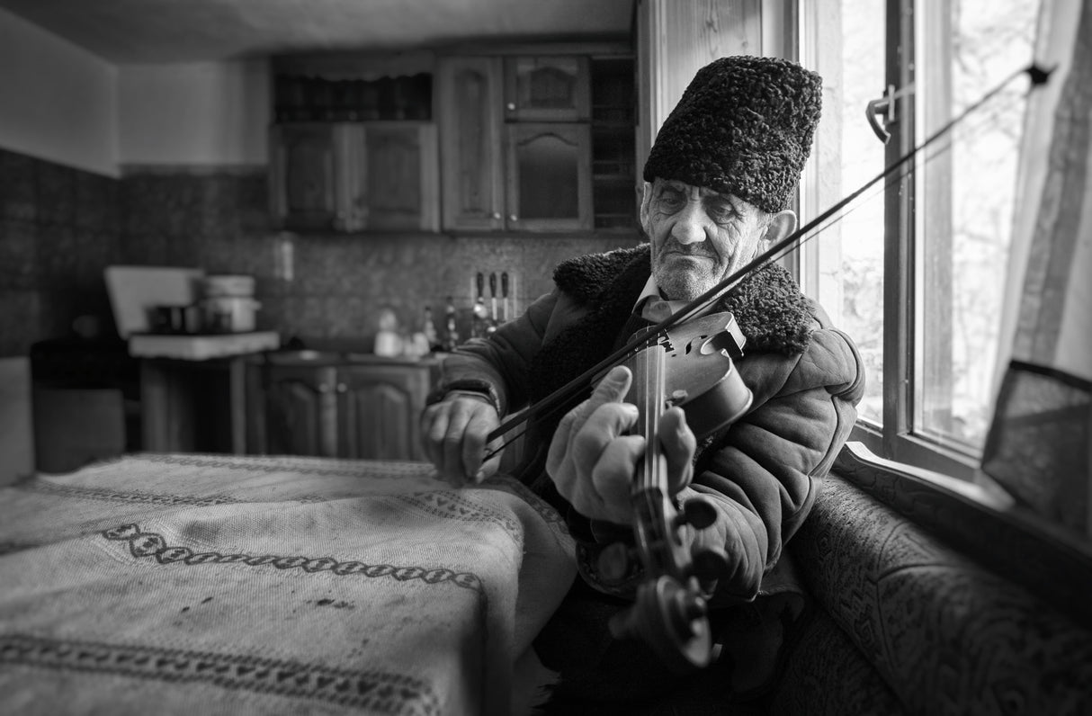 The violonist of the village Poster och Canvastavla
