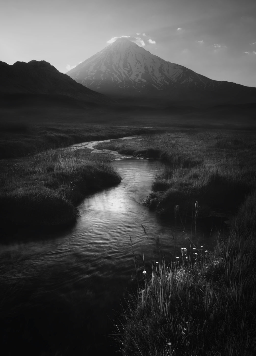 Leading to Mount Damavand Poster och Canvastavla