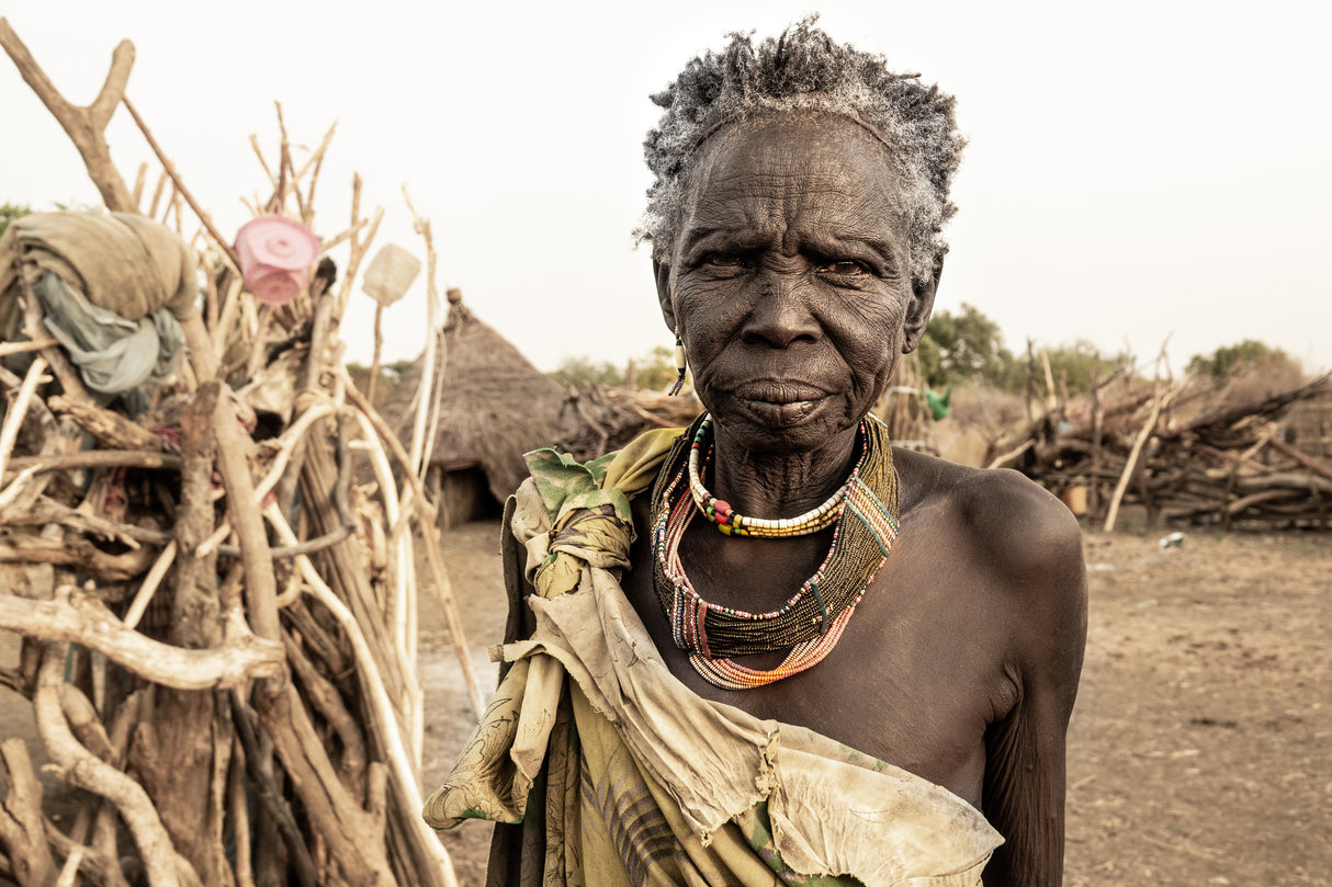 elder woman at a Toposa village Poster och Canvastavla