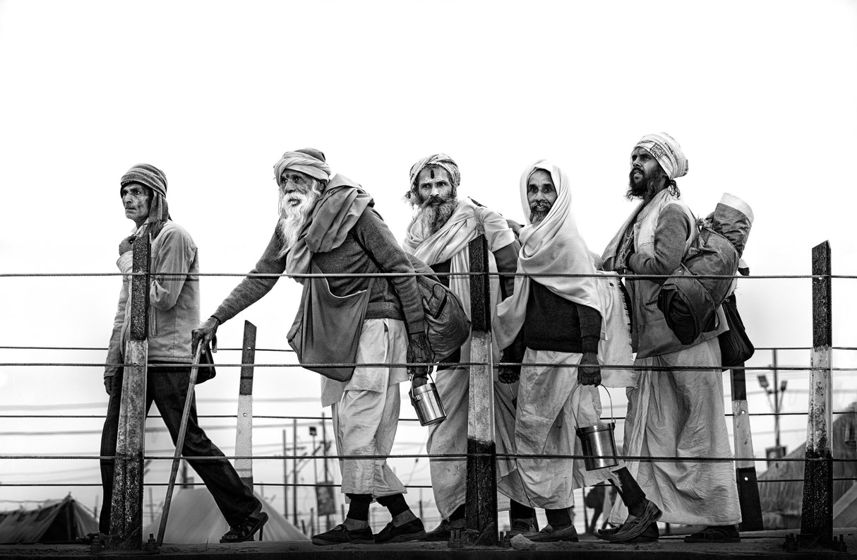 Pilgrims walking to Kumbh Mela Poster och Canvastavla