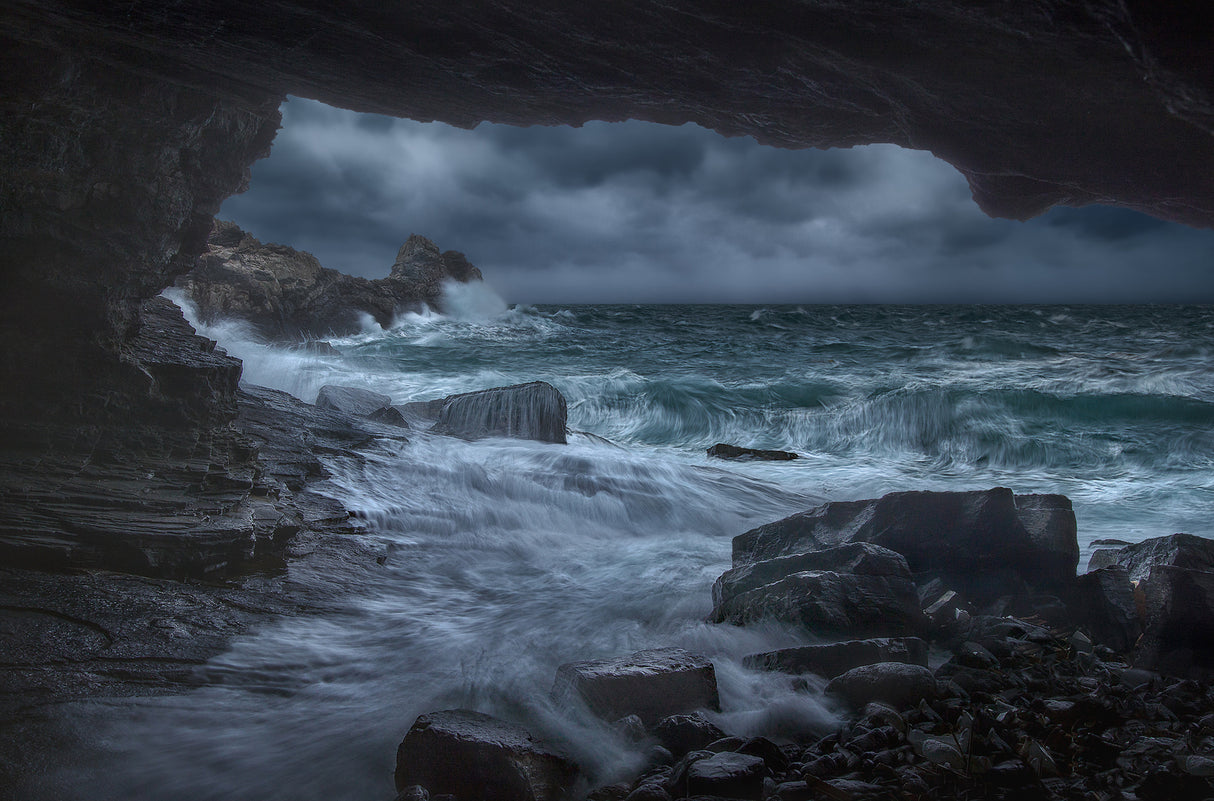 BYRON'S CAVE Poster och Canvastavla