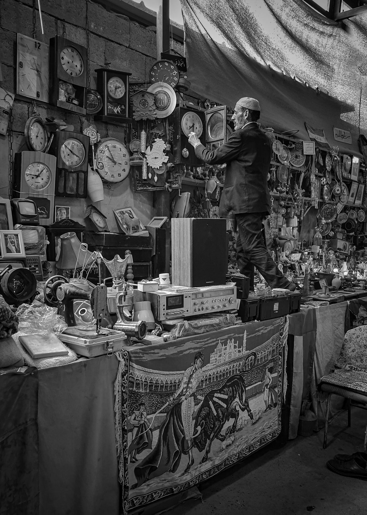 Seller of antiques and used materials Poster och Canvastavla