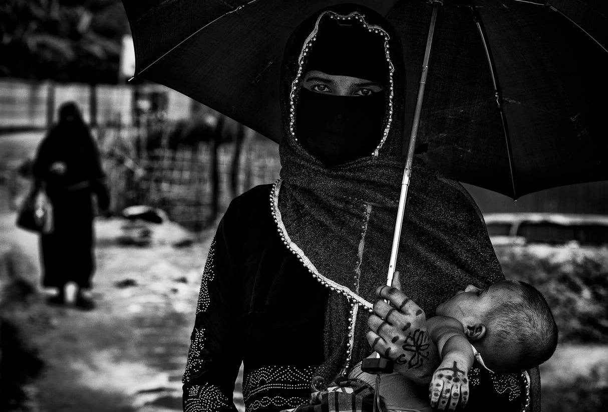 Rohingya refugee mother and her child. Poster och Canvastavla