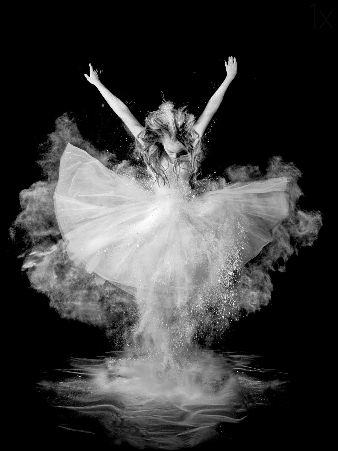 Powder Burst Poster och Canvastavla