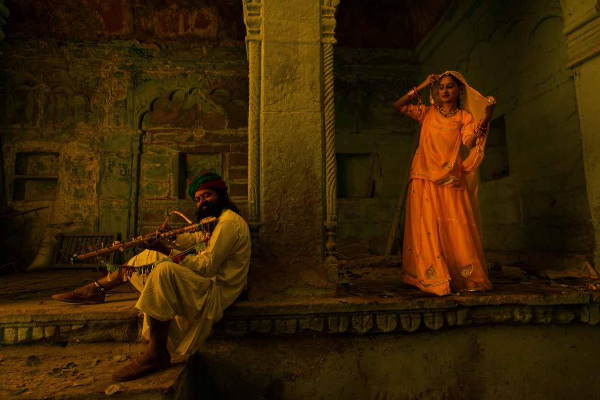 Rag Ragini love in golden light Poster och Canvastavla