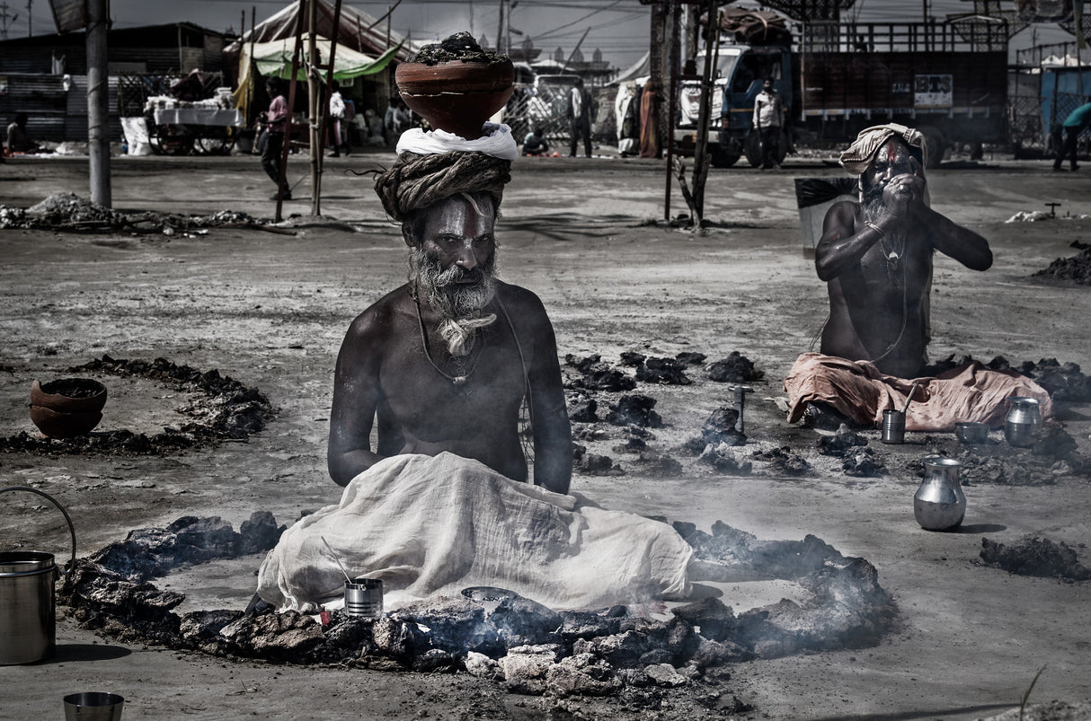 Meditating at the Kumbh Mela Festival - Prayagraj - India Poster och Canvastavla