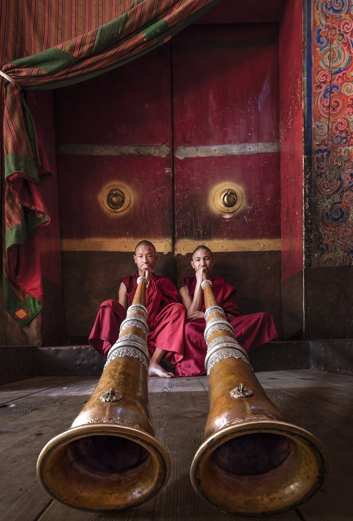 BHUTAN, PARO DZONG MONASTERY-83367 Poster och Canvastavla