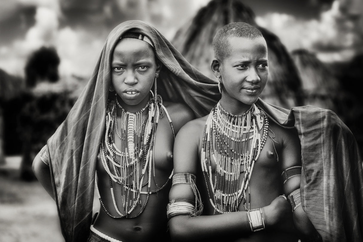 Karo girls sharing a scarf Poster och Canvastavla