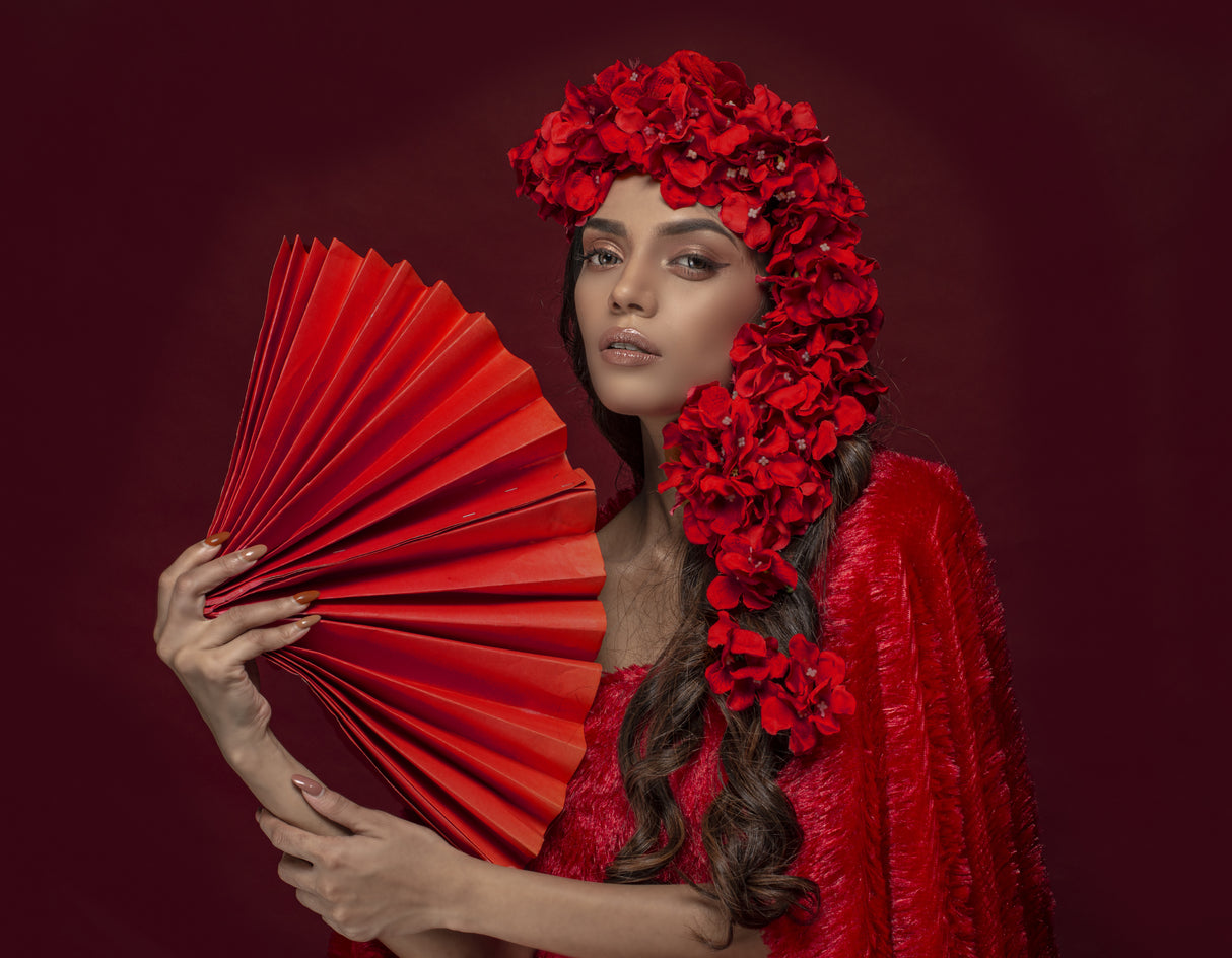 LADY WITH RED FAN Poster och Canvastavla
