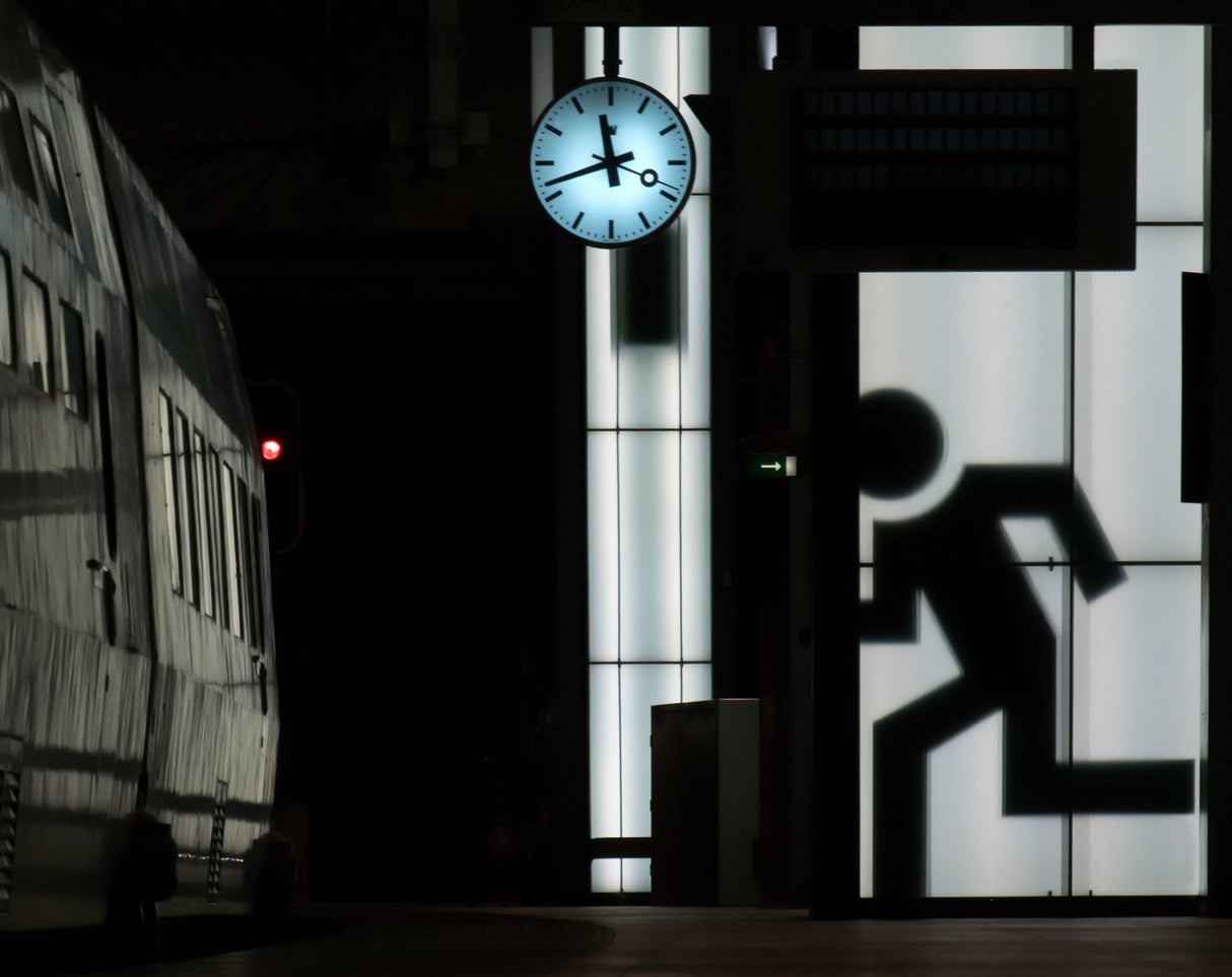 Curfew in Antwerp Poster och Canvastavla