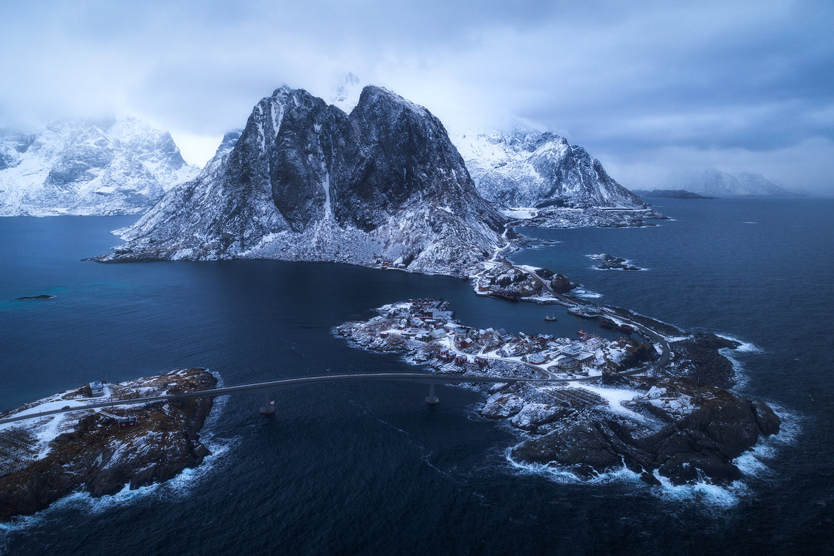 Drama in Hamnoy Poster och Canvastavla