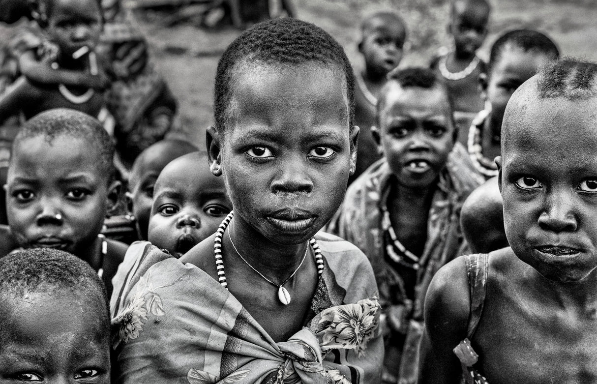 South sudanian children gathered to have their photo taken Poster och Canvastavla