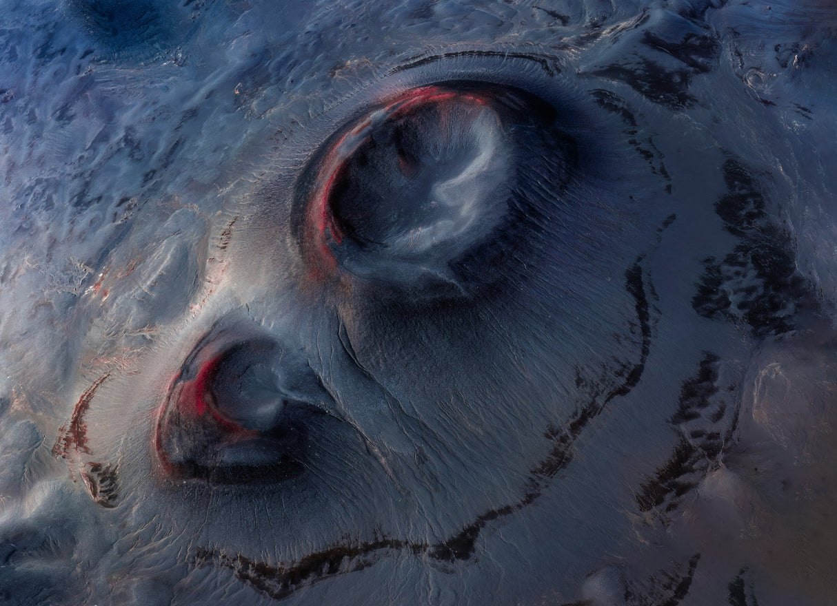 Earth's Watchful Eyes Poster och Canvastavla