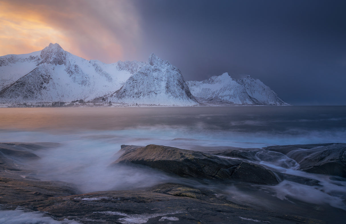 Approaching Snowstorm Poster och Canvastavla