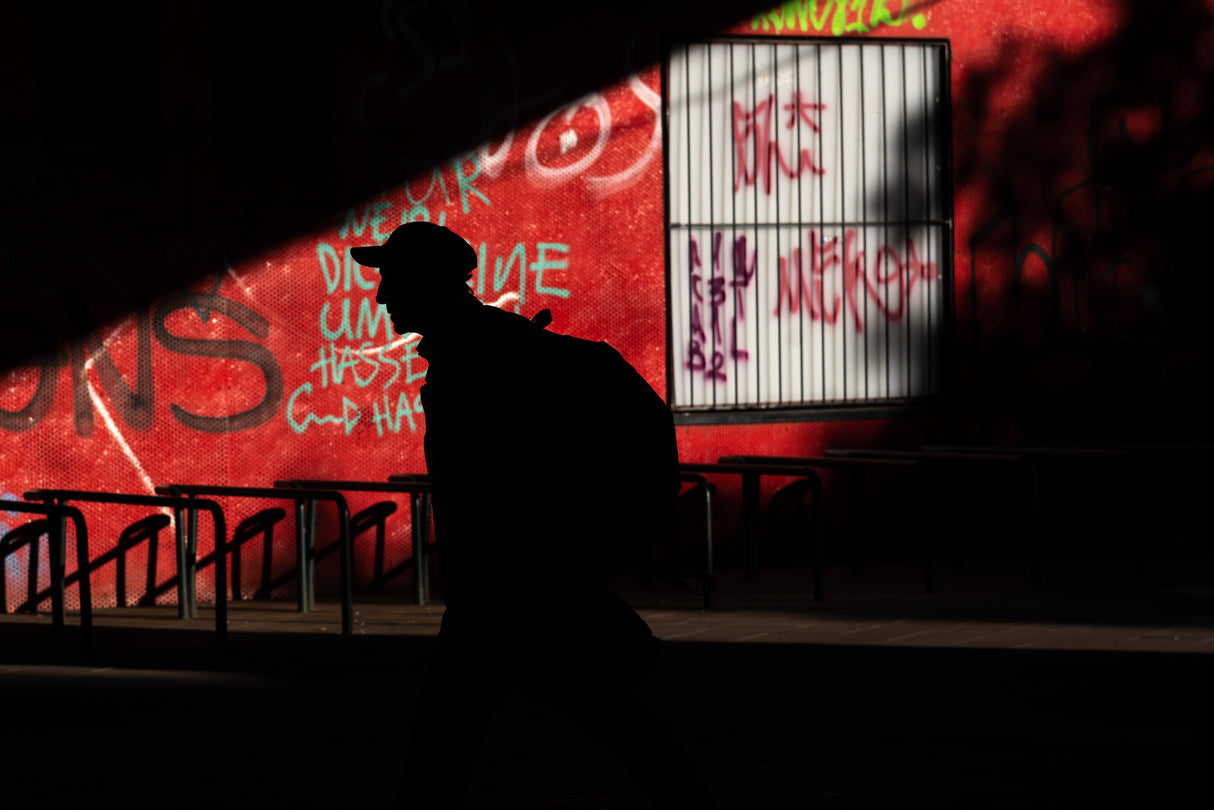 The red wall Poster och Canvastavla