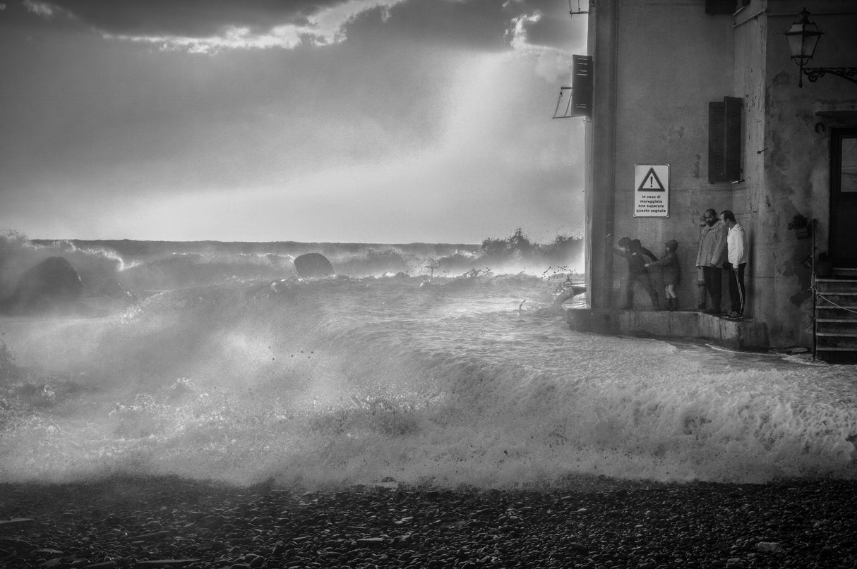 Beware of the Sea Storm! Poster och Canvastavla
