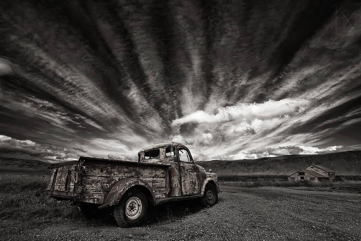 Old Truck (mono) Poster och Canvastavla