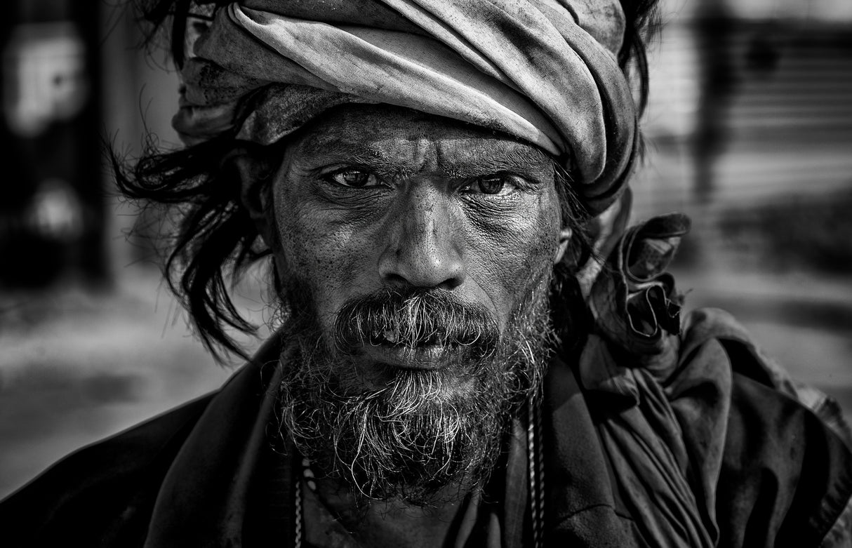Man at the Kumbh Mela in Prayagraj - India Poster och Canvastavla