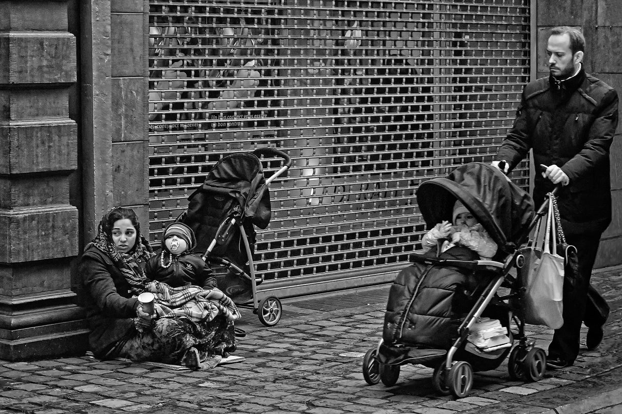 the gap between poor and rich Poster och Canvastavla
