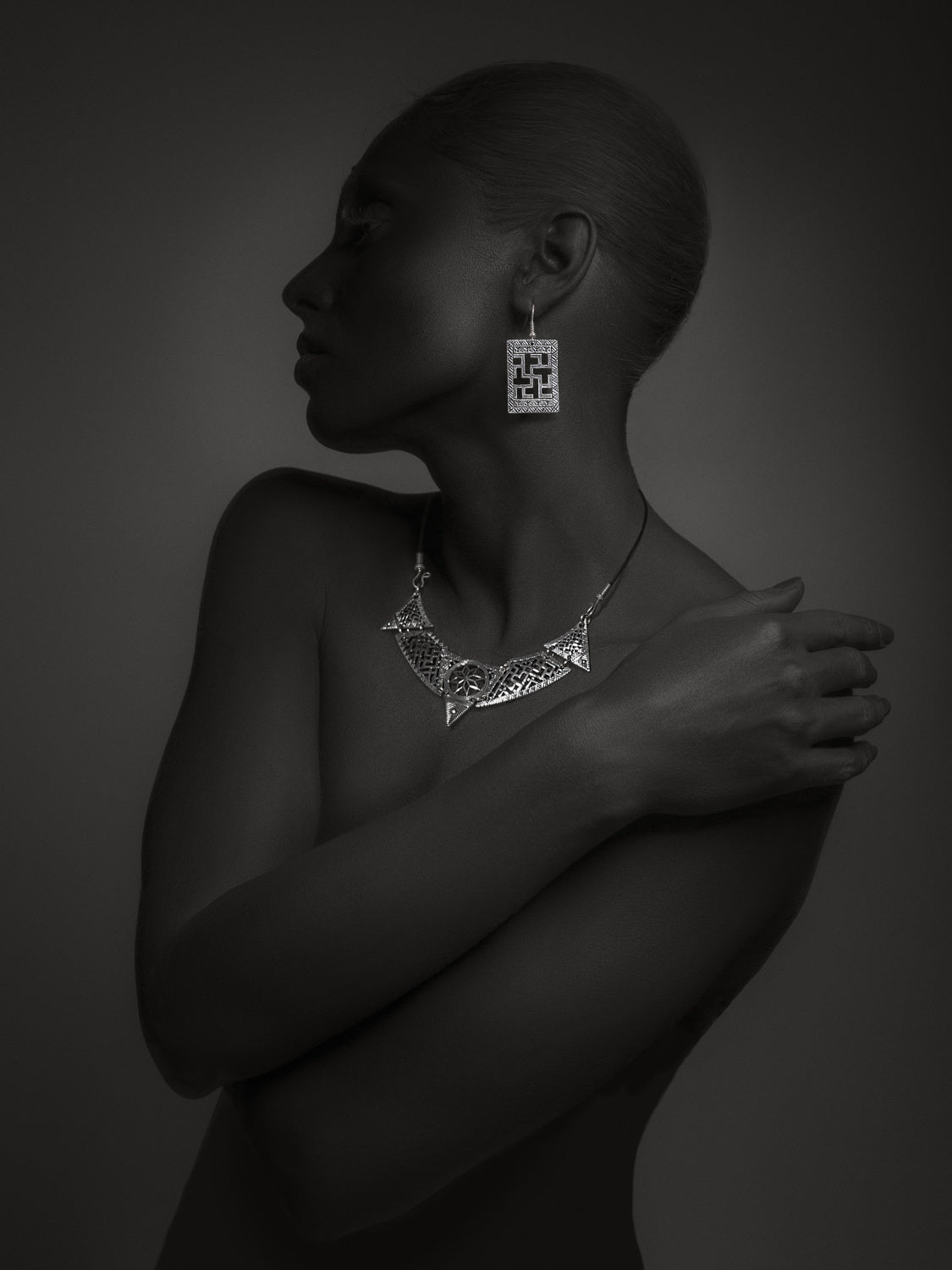 Model with bracelet and ring_2 Poster och Canvastavla