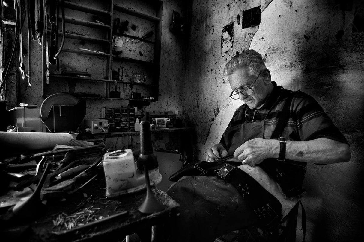 Shoe repair... Poster och Canvastavla