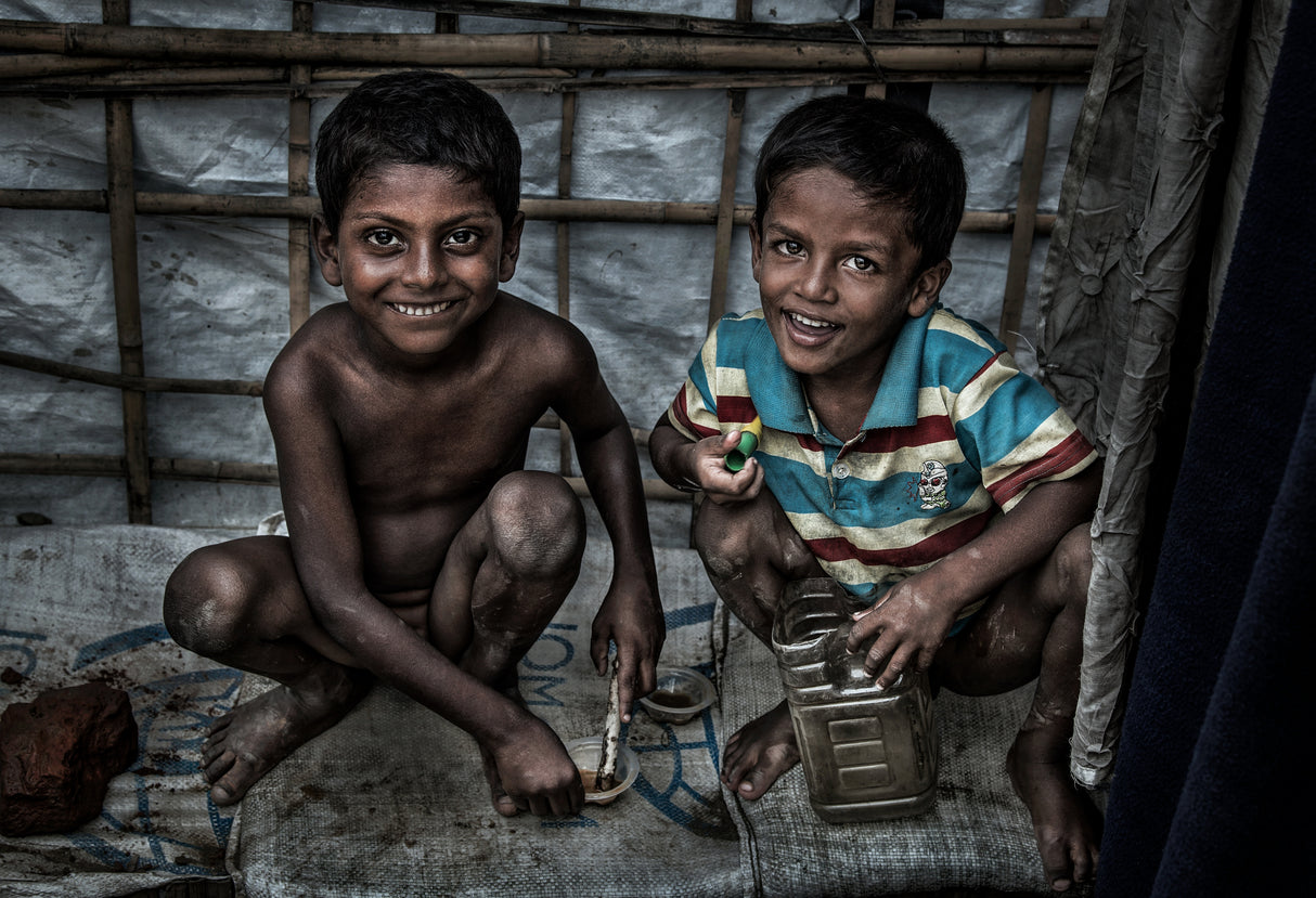 Rohingya refugee children having fun. Poster och Canvastavla