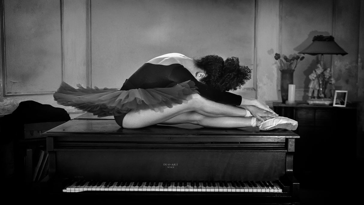 Brenda and piano Poster och Canvastavla