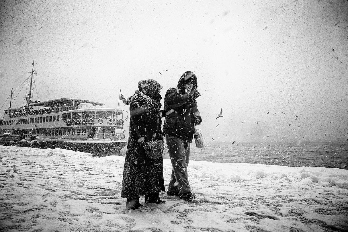 While the snow flakes in Karaköy are snowing Poster och Canvastavla