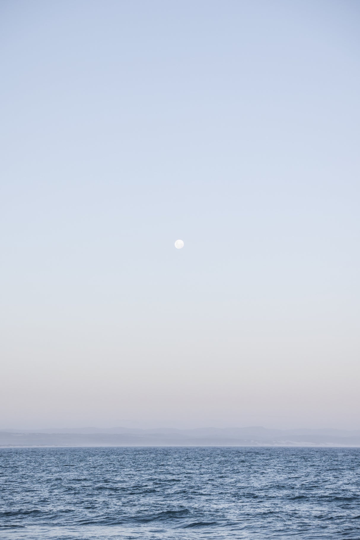 Moody Moon Poster och Canvastavla