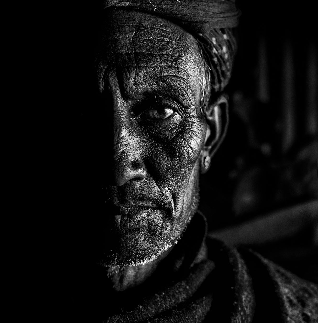 Face in dark Poster och Canvastavla