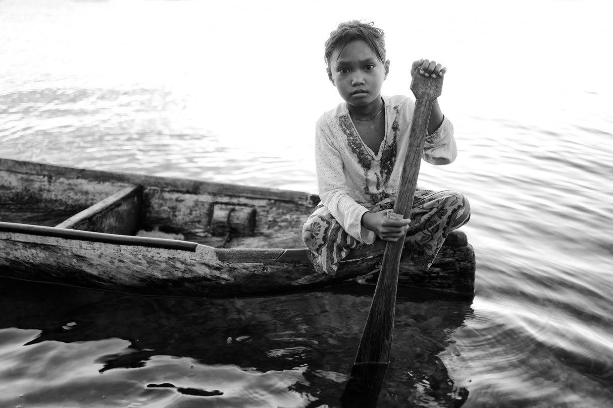 Girl in Canoe Poster och Canvastavla