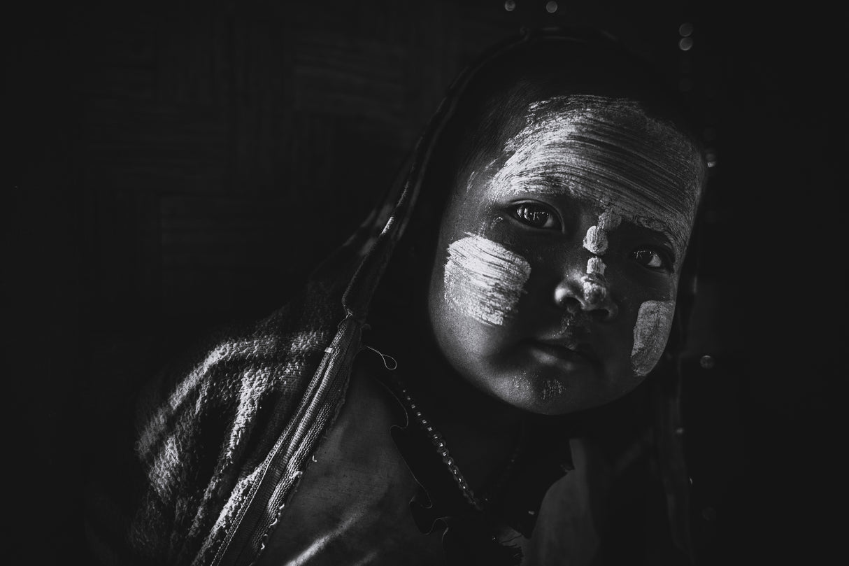 Young eyes in the darkness Poster och Canvastavla