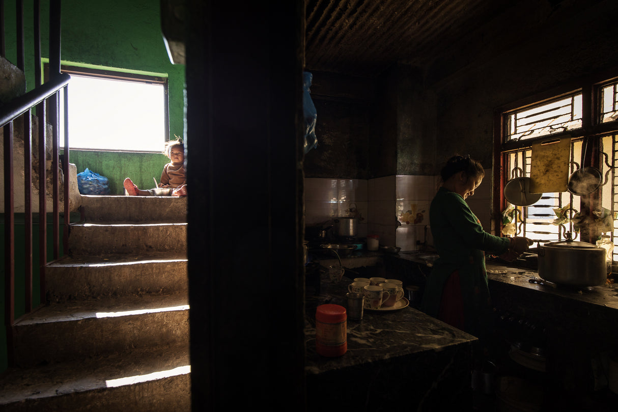Mother in Nepal Poster och Canvastavla