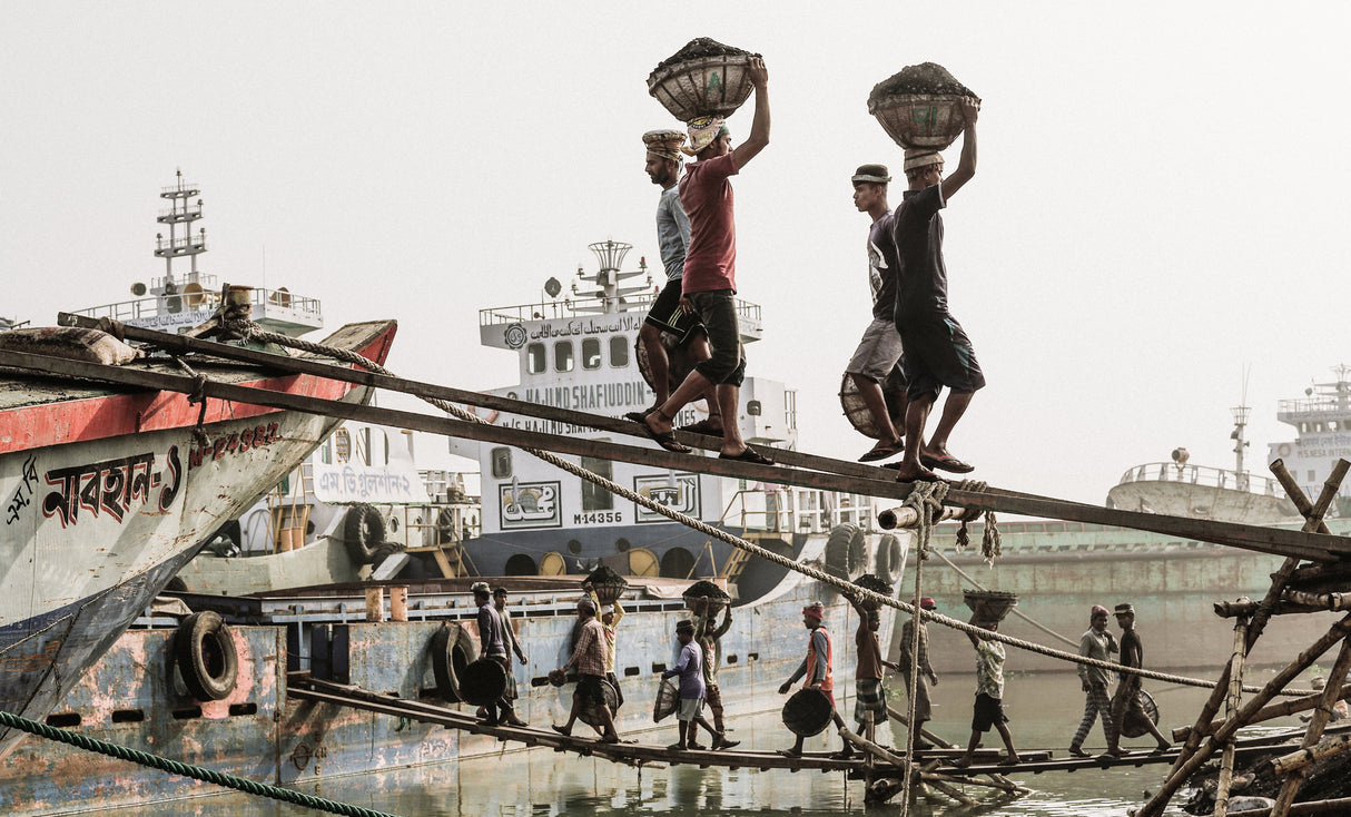 Daily labour in the port 2 Poster och Canvastavla