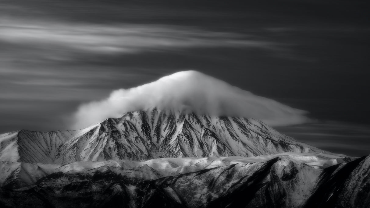 Dreamy Light On Mount Damavand Poster och Canvastavla