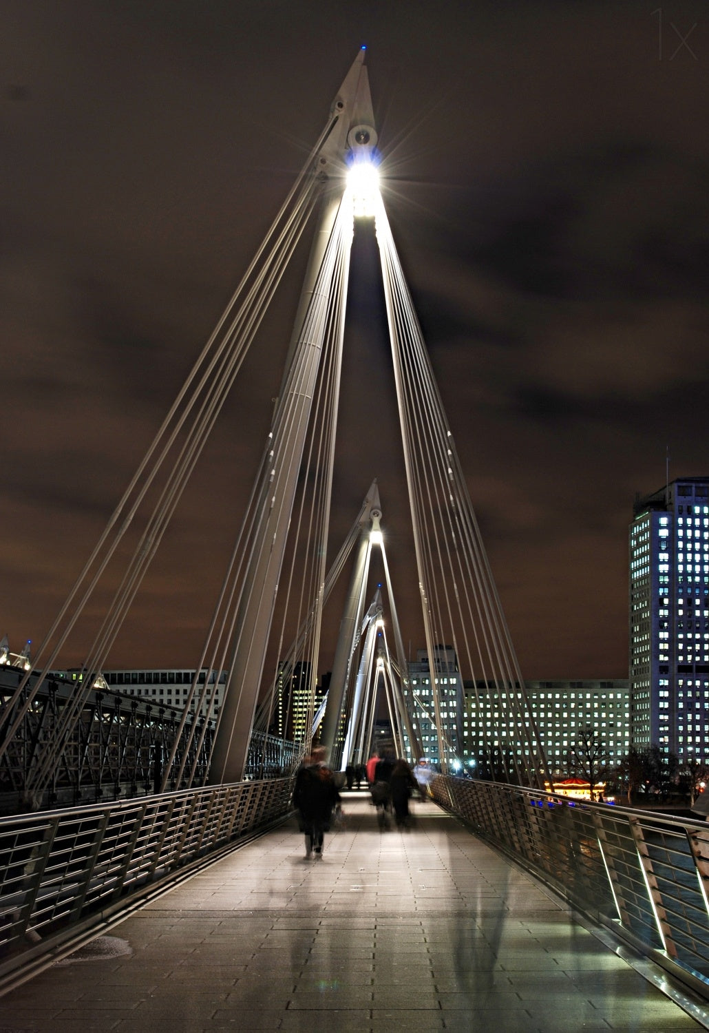 Golden Jubilee Bridge by Night Poster och Canvastavla